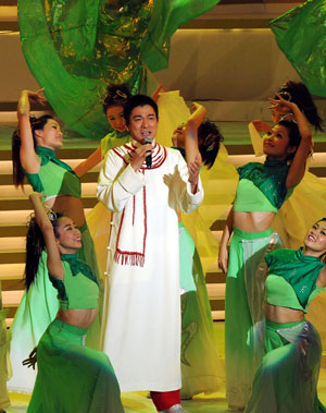 Pop singer Andy Lau performs at an evening gala celebrating the 60th anniversary of the founding of the People's Republic of China, in Hong Kong, south China, Oct. 2, 2009. (Xinhua/Song Zhenping)