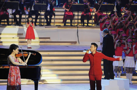 Pop singer Jacky Cheung (R Front) performs at an evening gala celebrating the 60th anniversary of the founding of the People's Republic of China, in Hong Kong, south China, Oct. 2, 2009.