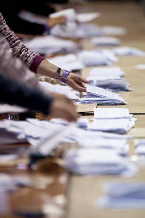 Irish voters approved the European Union (EU)'s Lisbon Treaty in a second referendum on Saturday with 67.1 percent in favor, paying way for the integration of the EU.