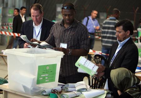 Election workers audit and recount ballots at a warehouse in Kabul, capital of Afghanistan, Oct. 5, 2009. Afghanistan election body began recounting suspicious ballot boxes on Monday, a joint press release of the Independent Election Commission (IEC) and Electoral Complaints Commission (ECC) said. Afghanistan's second presidential election held on August 20, according to presidential contesters has marred by widespread fraud and vote rigging. (Xinhua/Zabi Tamanna)