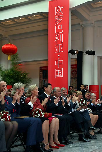 Chinese Vice President Xi Jinping (4th, L) and Belgian King Albert II (5th, L) attend the opening ceremony of Europalia China art festival in Brussels, capital of Belgium, Oct. 8, 2009.