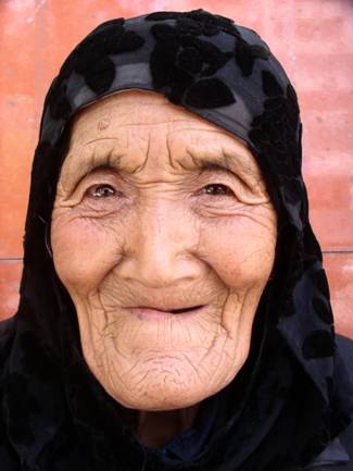 Elderly Muslim woman in Xining, capital of Qinghai province (Photo by Tom Carter)