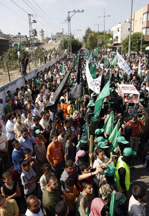 Supporters of Islamic Hamas movement march in a demonstration in central Gaza Strip on Oct. 9, 2009 to protest the recent Israeli measures against al-Aqsa Mosque in the Old City of Jerusalem. [Khaled Omar/Xinhua]