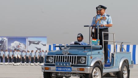 Air Chief Marshal V K Naik inspects guard of honour during the Indian Air Force Day celebration on the outskirts of New Delhi, capital of India, Oct. 8, 2009. The Indian Air Force celebrated its 77th Anniversary on Thursday. [Partha Sarkar/Xinhua]