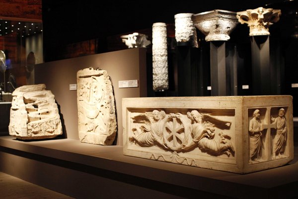 Exhibition titled 'From Byzantium to Istanbul, a harbour for two continents' at the Grand Palais in Paris. The event will take place from October 10, 2009 to January 25, 2010 as part of the Turkish Year in France.[CFP]