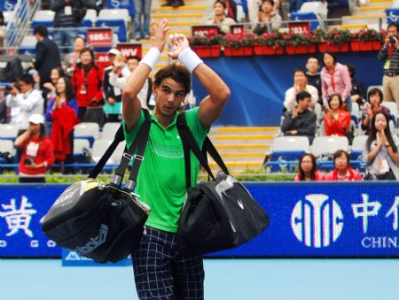 Rafael Nadal of Spain greets the audience as he leaves the court after the men's singles semifinal match against Marin Cilic of Croatia at the China Open tennis tournament in Beijing, Oct. 10, 2009.(Xinhua/Gong Lei)