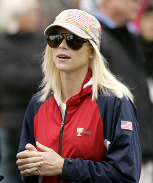 Elin Nordegren, the wife of Tiger Woods, watches her husband play golf during the Presidents Cup golf tournament at Harding Park Golf Course in San Francisco, California October 10, 2009. [Xinhua/Reuters]