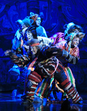 Photo taken on Oct. 11, 2009 shows a scene of the musical 'Cats', which captures the title of longest-running show in Broadway history, at the Tianjin Theater in north China's Tianjin Municipality. [Ma Zhiwei/Xinhua]