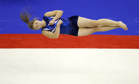 A gymnast practices her routine on the floor a day before the start of the World Gymnastic Championships at the O2 Arena in London October 12, 2009. [Xinhua/Reuters]