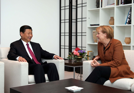 Chinese Vice President Xi Jinping held talks here on Monday with German Chancellor Angela Merkel, putting forward a five-point proposal on boosting bilateral relations between the two countries.