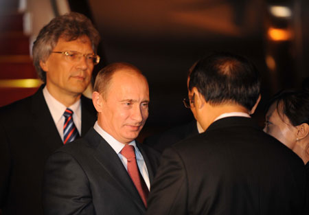 Russian Prime Minister Vladimir Putin arrives in Beijing on Oct. 12, 2009 for a three-day official visit to China. (Xinhua/Ding Lin) 