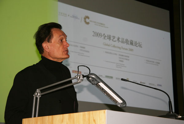 Martin Kemp, art historian and Emeritus Professor in the History of Art at Oxford University, gives a speech at the Global Collecting Forum on October 11, 2009 in Beijing. 