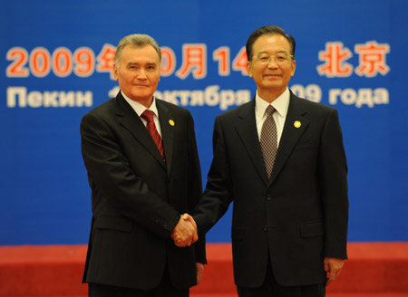 Chinese Premier Wen Jiabao (R) shakes hands with Tajik Prime Minister Akil Akilov prior to the eighth prime ministers' meeting of the Shanghai Cooperation Organization member states at the Great Hall of the People in Beijing, capital of China, Oct. 14, 2009. (Xinhua/Ma Zhancheng)