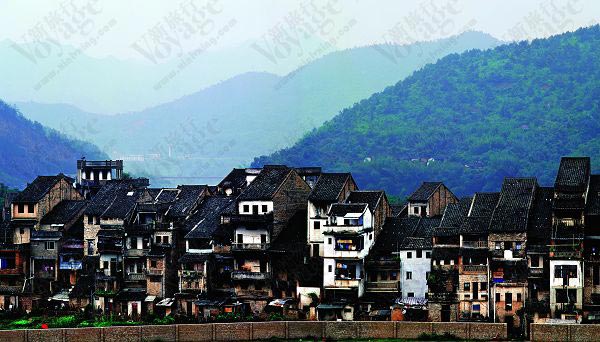 Situated in the eastern part of China's southern Guangdong Province, Dapu is a small town belonging to the Meizhou County of Guangdong. In ancient times, Dapu was called Wanchuan, which literally means a town that was entirely encircled by mountains and rivers.