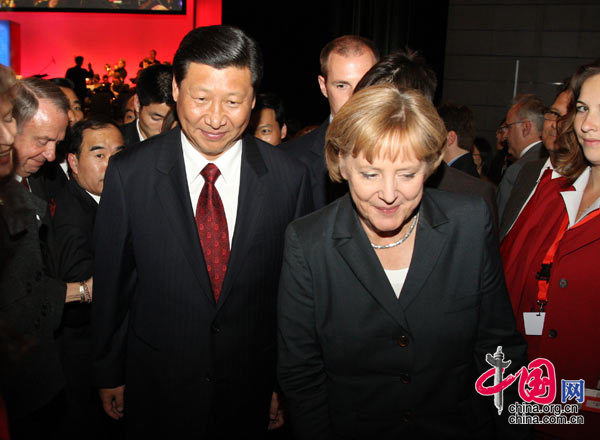 Chinese Vice President Xi Jinping (L) and German Chancellor Angela Merkel attend the opening ceremony of Frankfurt Book Fair on October 13, 2009.