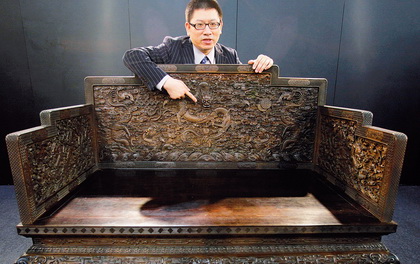 Qianlong's dragon throne went to a Chinese collector for $11.07 million.