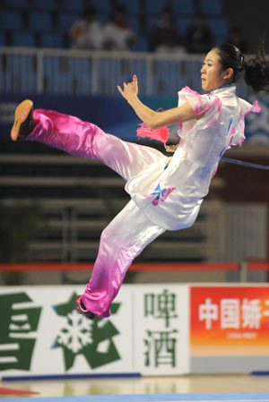 Ma Ling Juan from Anhui competes during the swordplay competition of women's individual all-around event for spearplay and swordplay in martial arts at China's 11th National Games in Binzhou, east China's Shandong Province, Oct. 13, 2009. Ma claimed the title with 19.64 points in total. [Xu Yu/Xinhua]