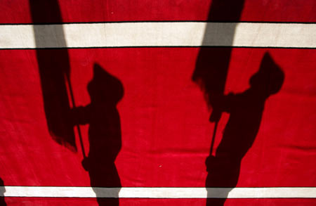 Afghan honor guards march during a ceremony commemorating dead Afghan armed force in Kabul, capital of Afghanistan, Oct. 14, 2009. [Zabi Tamanna/Xinhua]