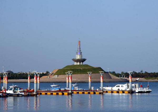 This photo taken on Wednesday, October 14 shows the Tide Tower in the Rizhao Olympic Water Sports Park. Rizhao, a costal city in east China's Shandong province, will host all water sports events of the 11th National Games, which include sailing, windsurfing, rowing, canoeing/kayaking in flat water and slalom. [CRI]