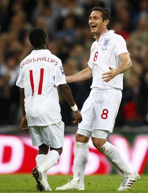 England's Shaun Wright-Phillips (L) celebrates scoring with Frank Lampard during their World Cup 2010 qualifying soccer match against Belarus at Wembley Stadium in London, October 14, 2009. [Xinhua/Reuters]