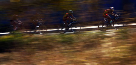 Athletes compete during the 40-kilometer bicycle race in the women's triathlon at the China's 11th National Games in Weihai City, east China's Shandong Province, Oct. 14, 2009. [Fei Maohua/Xinhua]