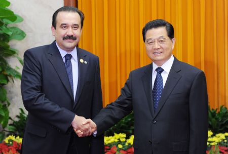 Chinese President Hu Jintao (R) shakes hands with Kazakh Prime Minister Karim Masimov at the Great Hall of the People in Beijing, capital of China, Oct. 14, 2009.[Fan Rujun/Xinhua]