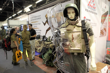 Israeli soldiers visit the Israel Defense Exhibition in Tel Aviv Wednesday October 14, 2009. [Xinhua] 