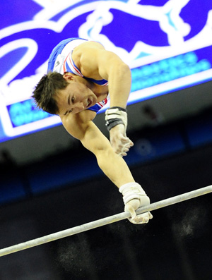  Silver medalist Daniel Keatings of Britain competes on the horizontal bar during Men's Individual All-Around final of the 41st Artistic Gymnastics World Championships in London, Britain, Oct. 15, 2009. [Zeng Yi/Xinhua]