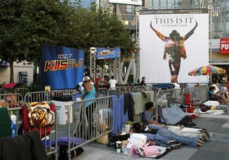 People line up and prepare to stay overnight at the L.A. Live complex for the opportunity to purchase tickets for special showings of the 'Michael Jackson's This Is It' movie in Los Angeles, September 25, 2009.