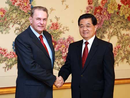 Chinese President Hu Jintao (R) meets with International Olympic Committee (IOC) President Jacques Rogge, who is here for the 11th Chinese National Games, in Jinan, east China's Shandong Province, on Oct. 16, 2009. 