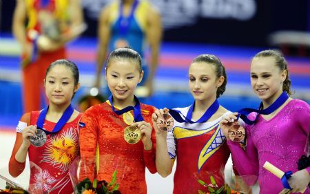 Gold medalist He Kexin (2nd L) of China, silver medalist Koko Tsurumi of Japan (L) and bronze medalists Ana Porgras of Romania (2nd R) and Rebecca Bross of the United States pose during the victory ceremony of the Uneven Bars final of the 41st Artistic Gymnastics World Championships in London, Britain, Oct. 17, 2009. (Xinhua/Zeng Yi) 