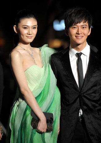 'Tian Chang Di Jiu' cast members Liu Dong (L) and Huang Ming arrive for the red carpet of the Tokyo International Film Festival on Saturday, October 17, 2009 in Tokyo, Japan. [sina.com]