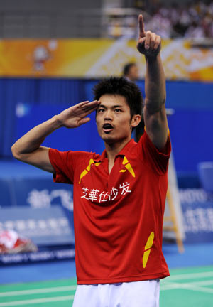 Lin Dan of the People's Liberation Army (PLA) team celebrates after winning the men's singles final of badminton against Bao Chunlai of Hunan province at the 11th Chinese National Games in Jinan, east China's Shandong Province, Oct. 18, 2009. Lin won the match 2-0 and claimed the title of the event. (Xinhua/Li Ziheng) 