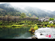 Wuyuan, known as the 'most beautiful countryside in China,' is home to at least 50 old villages.Wuyuan lies in the center of the 'tourist golden triangle' formed by the Yellow Mountain (Anhui Province), Mt. Lushan, and Jingdezhen, China's 'Porcelain Capital.' (Jiangxi Province). [Photo by Chen Yan]