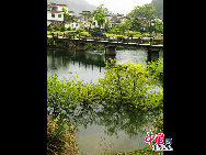 Wuyuan, known as the 'most beautiful countryside in China,' is home to at least 50 old villages.Wuyuan lies in the center of the 'tourist golden triangle' formed by the Yellow Mountain (Anhui Province), Mt. Lushan, and Jingdezhen, China's 'Porcelain Capital.' (Jiangxi Province). [Photo by Chen Yan]