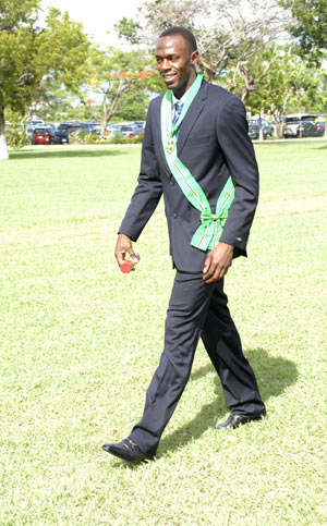 Triple Olympic and world champion sprinter Usain Bolt smiles after receiving the Order of Jamaica, October 19, 2009. [Xinhua/Reuters]