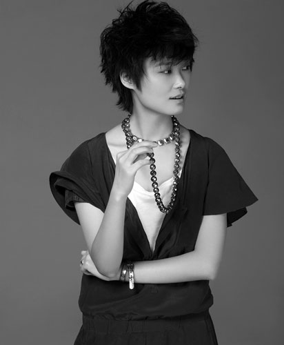 Singer Chris Li (Li Yuchun) poses for the InStyle magazine. [InStyle]