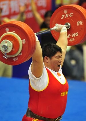 Qi Xihui of Hunan competes during the women's weightlifting over 75kg division in the 11th Chinese National Games in Jinan, east China's Shandong Province, Oct. 20, 2009. Qi won the gold medal with a total of 324kg. [Xinhua]