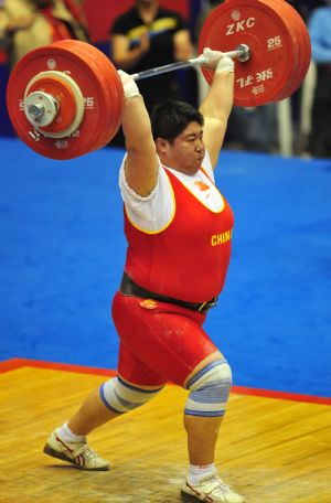 Qi Xihui of Hunan competes during the women's weightlifting over 75kg division in the 11th Chinese National Games in Jinan, east China's Shandong Province, Oct. 20, 2009. Qi won the gold medal with a total of 324kg. [Xinhua]