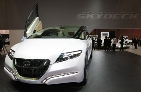 The Honda Motor Co Skydeck six-seater hybrid concept car is displayed at the 41st Tokyo Motor Show in Chiba, east of Tokyo, October 21, 2009.[Xinhua/Reuters]