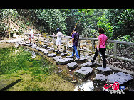 Dinghu Mountain is located in Dinghu District, 18km to the east of Zhaoqing City, in the Dayunwu Mountain Range, in Guangdong Province of southern China. It is one of the four famous mountains - Danxia, Dinghu, Xiqiao and Luofu in Guangdong Province. With a nickname as 'a living museum of nature', Dinghu Mountain is a popular tour site.[Photo by Liu Guoxing]