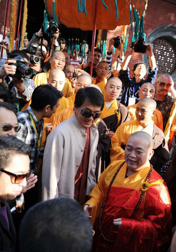 Jackie Chan visits the Shaolin Temple in central China's Henan Province on October 22, 2009.