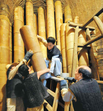 Workers prepare the reopening of kiln 