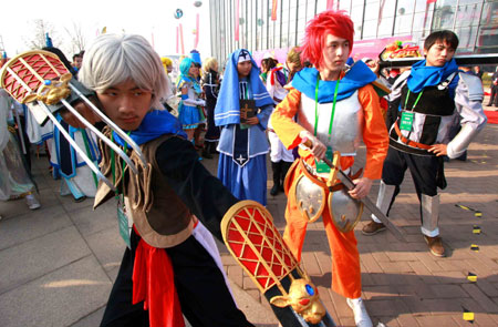 Actors perform in a cosplay show during the opening ceremony of a cartoon creative industry fair held in Wuhu, east China's Anhui Province, Oct. 23, 2009. The 2nd China International Cartoon Creative Industry Fair kicked off at Wuhu International Exhibition Center on Friday, attracting 238 enterprises and organizations from home and abroad. [Xinhua]