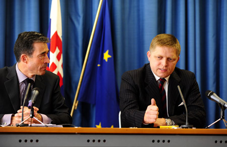 Slovakian Prime Minister Robert Fico (R) addresses a news conference in Bratislava, capital of Slovakia, on Oct. 22, 2009. Robert Fico said on Thursday that as long as he works as prime minister, the United States will not be allowed to deploy the anti-missile system in Slovakia. [Zeng Yi/Xinhua] 