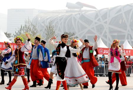  Performers dance during a parade at the Olympic Park in Beijing, capital of China, on Oct. 23, 2009. [Xinhua]