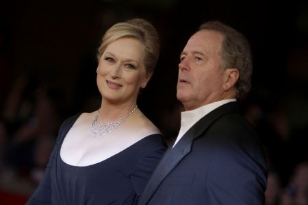 Actress Meryl Streep (L) and her husband Don Gummer pose on the red carpet at the Rome Film Festival October 23, 2008. Streep received the Marco Aurelio award for career achievement.(Xinhua/Reuters Photo)