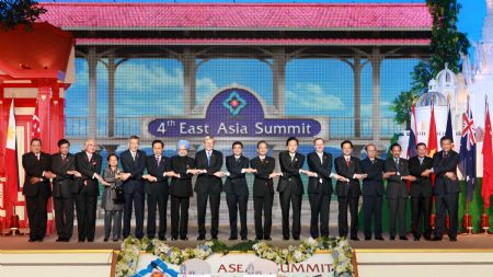 Leaders pose for photos for the 4th East Asia Summit (EAS) in the southern Thai resort town of Hua Hin, Oct. 25, 2009. The 4th East Asia Summit (EAS) opened here on Sunday, where ASEAN (Association of Southeast Asian Nations) leaders and their counterparts from China, Japan, South Korea, India, Australia, and New Zealand met to discuss regional cooperation topics. 