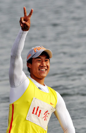 Liang Fuyan from Shandong jubilates after the final of men's C-1 1000m at the 11th Chinese National Games in Rizhao, east China's Shandong Province, Oct. 26, 2009. Liang won the gold medal of the event with 4 minutes and 02.497 seconds. (Xinhua/Zhu Zheng)