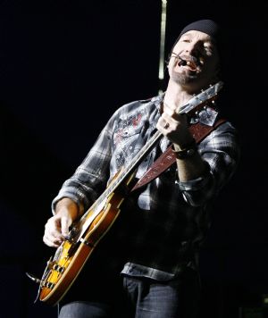 Guitarist David Evans, also known as The Edge, of the rock band U2 performs during a concert at Rose Bowl in Pasadena, California October 25, 2009.(Xinhua/Reuters Photo)